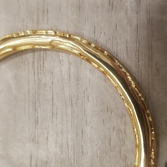 💕TRINA TURK💕 Textured Gold Bangle Bracelet NWT - Picture 6 of 11